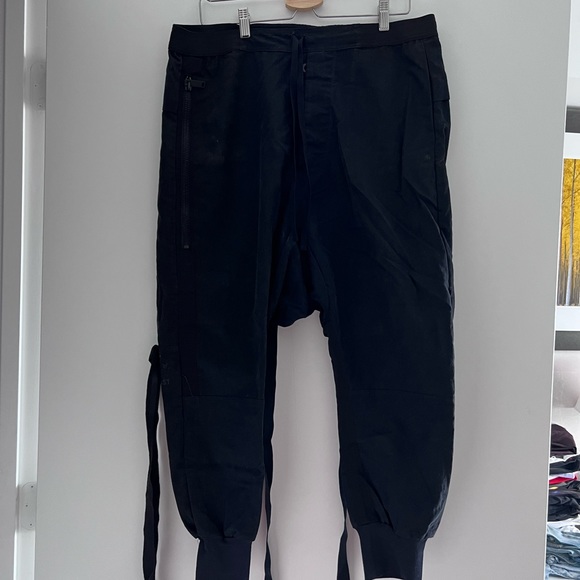 Man pats unravel project - Picture 4 of 6